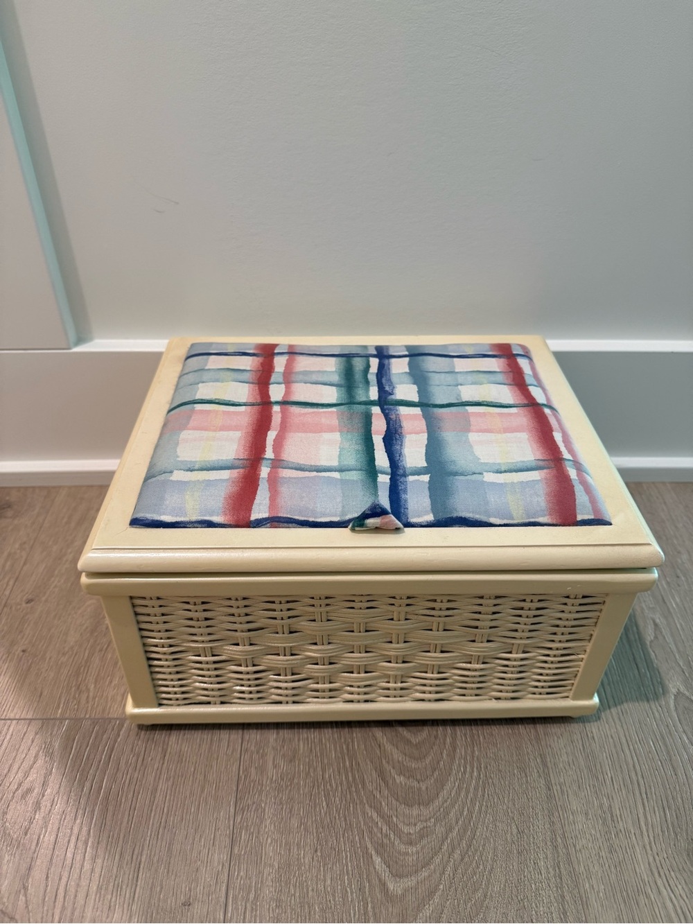 Vintage Wicker Sewing Box – Cream Woven Basket with Plaid Padded Lid 12” x 9.5”